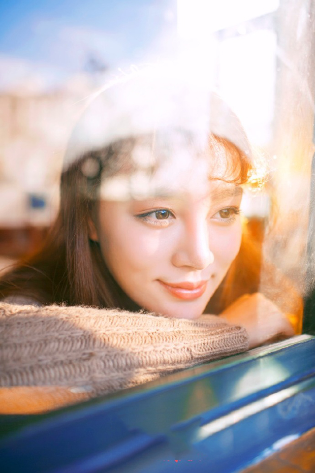 光鲜的背后少女甜美迷人