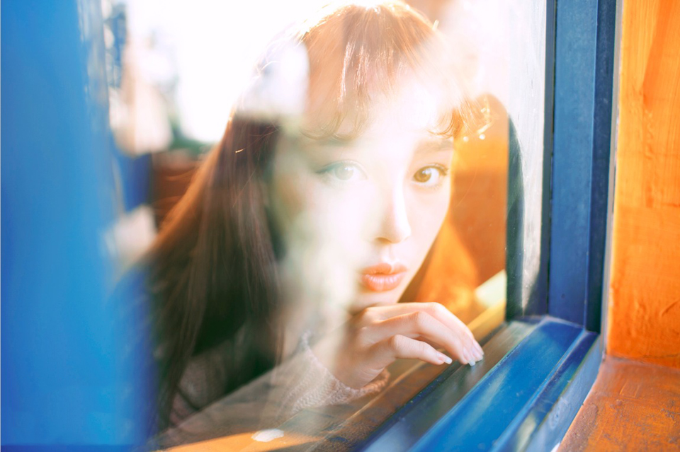 光鲜的背后少女甜美迷人