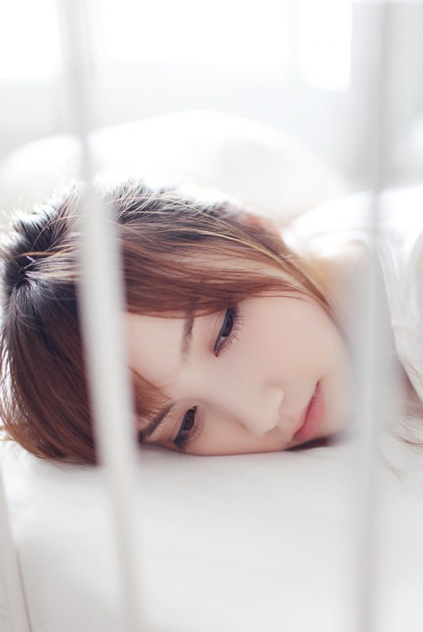牛奶般清纯脱俗的美女
