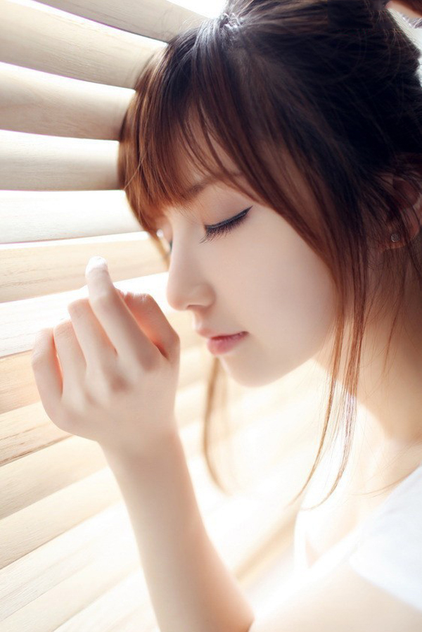 牛奶般清纯脱俗的美女