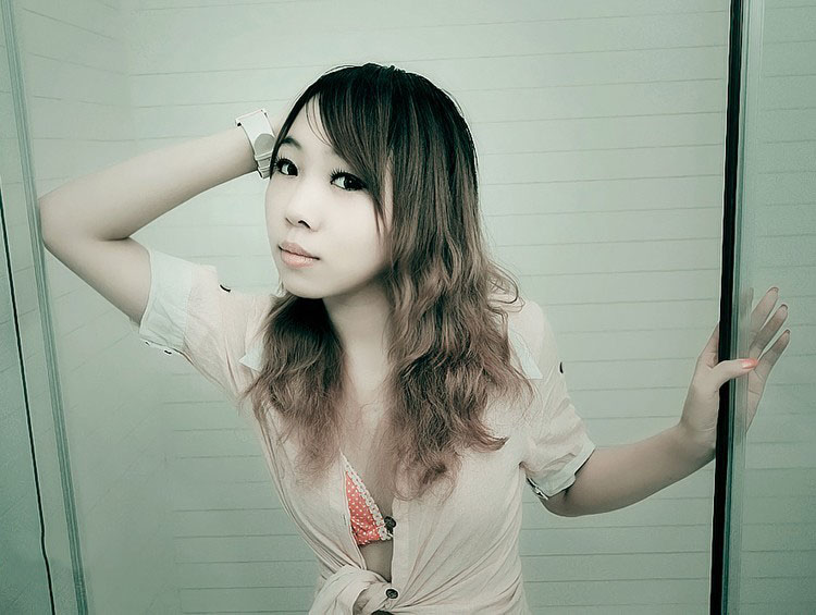 诱惑美妞的私房艳照