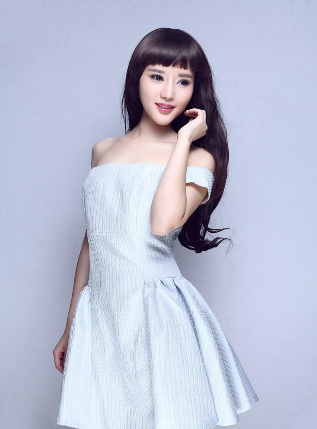 嫩模李昔雨甜美笑容温暖人心