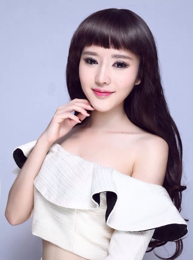 嫩模李昔雨甜美笑容温暖人心