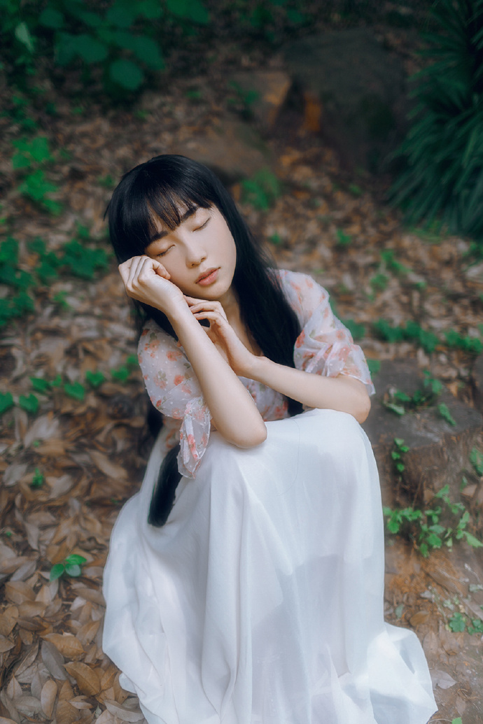 清甜女生的户外可爱