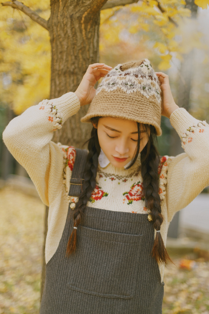 可爱帽子少女的秋天生活