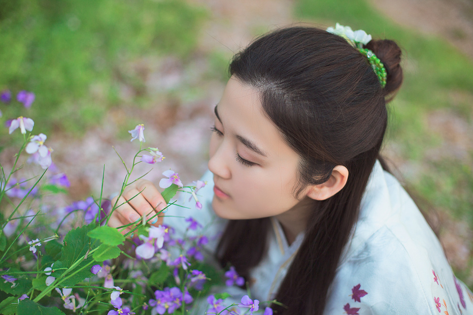 古典少女的甜美午后