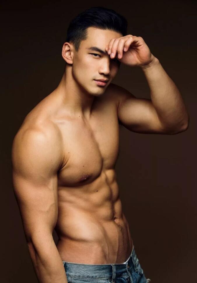 中国肌肉男帅哥照片