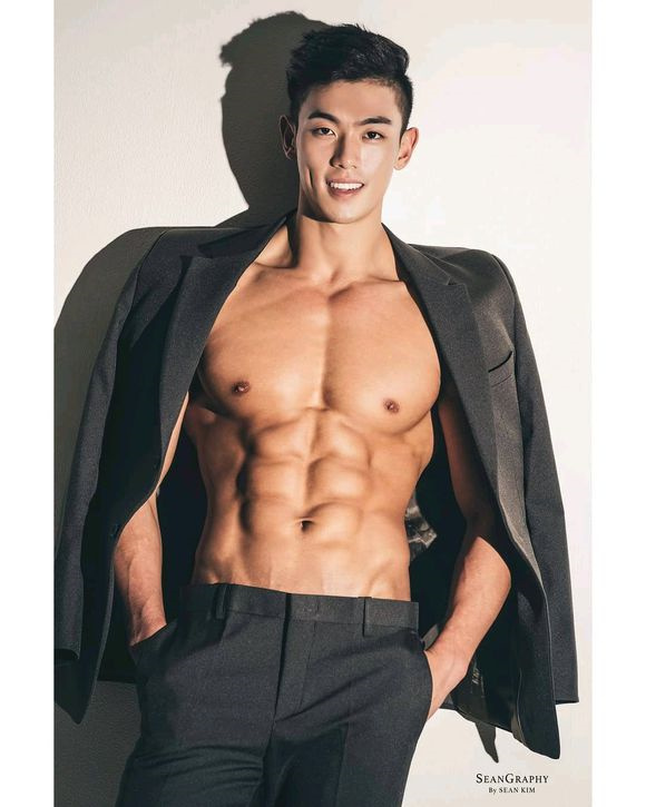 韩国帅哥肌肉迷人私房照图片