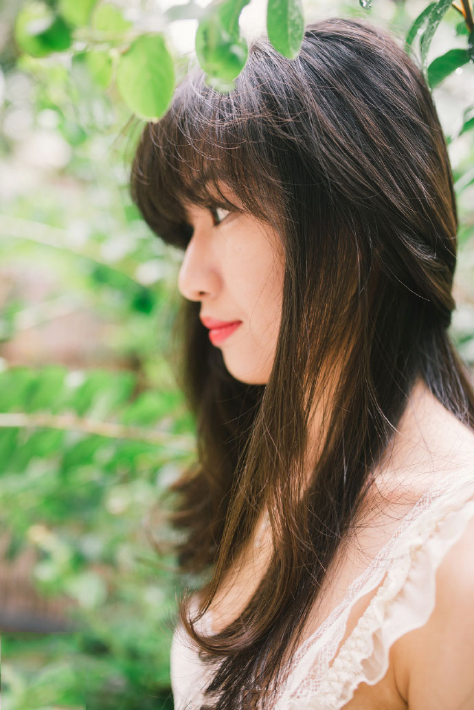 妖娆少女的红唇诱惑