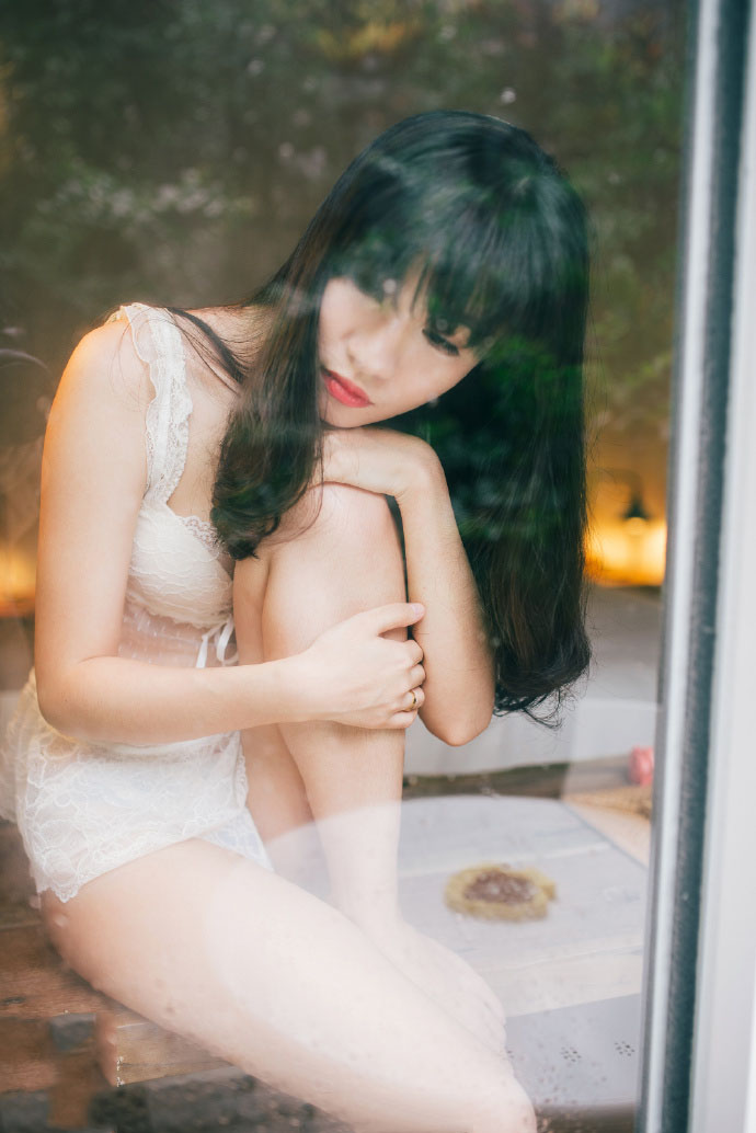 妖娆少女的红唇诱惑