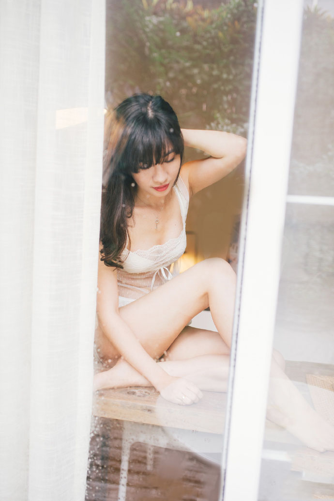 妖娆少女的红唇诱惑