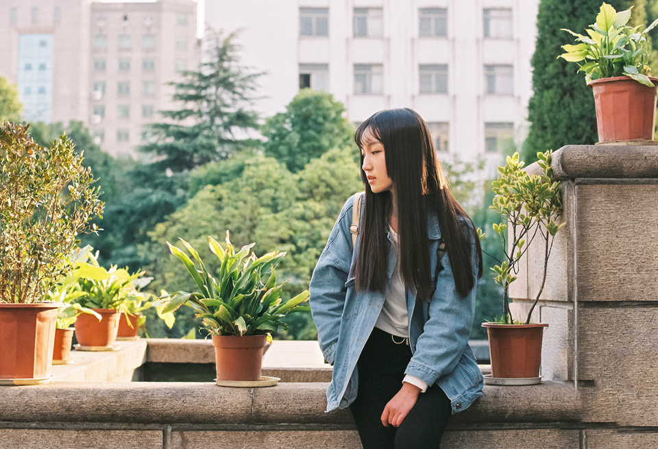 晚秋下的唯美少女