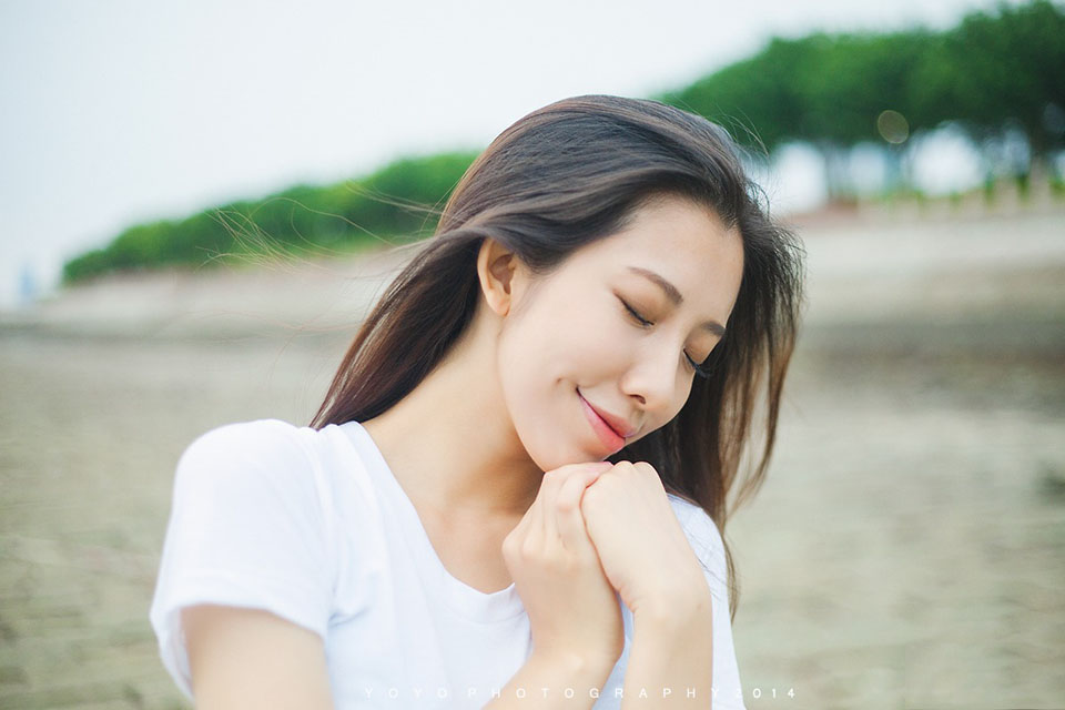 甜美小可爱的户外写真