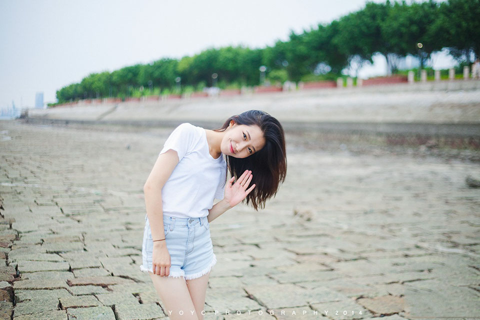 甜美小可爱的户外写真