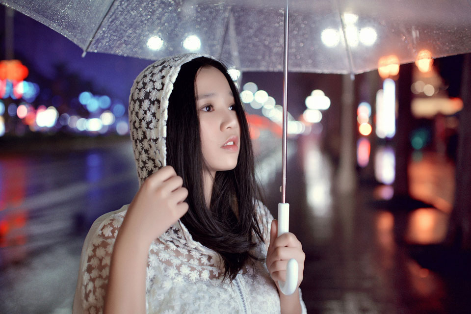 雨中少女的唯美街拍