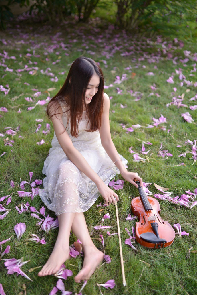小提琴少女的花开花落