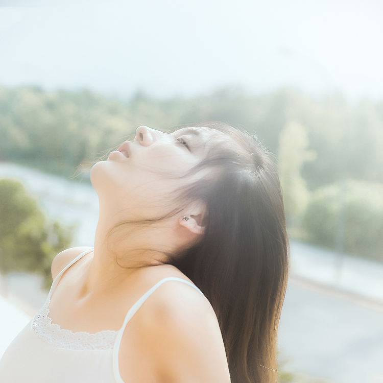 嘟嘴可爱的西瓜少女