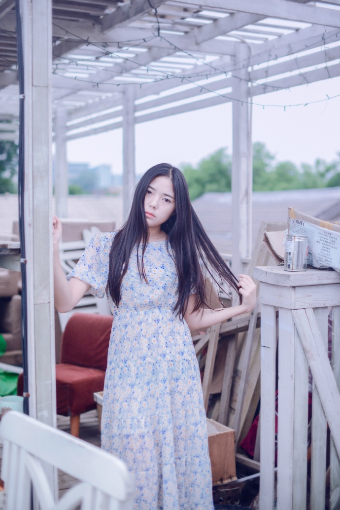 清纯少女的淡淡忧郁