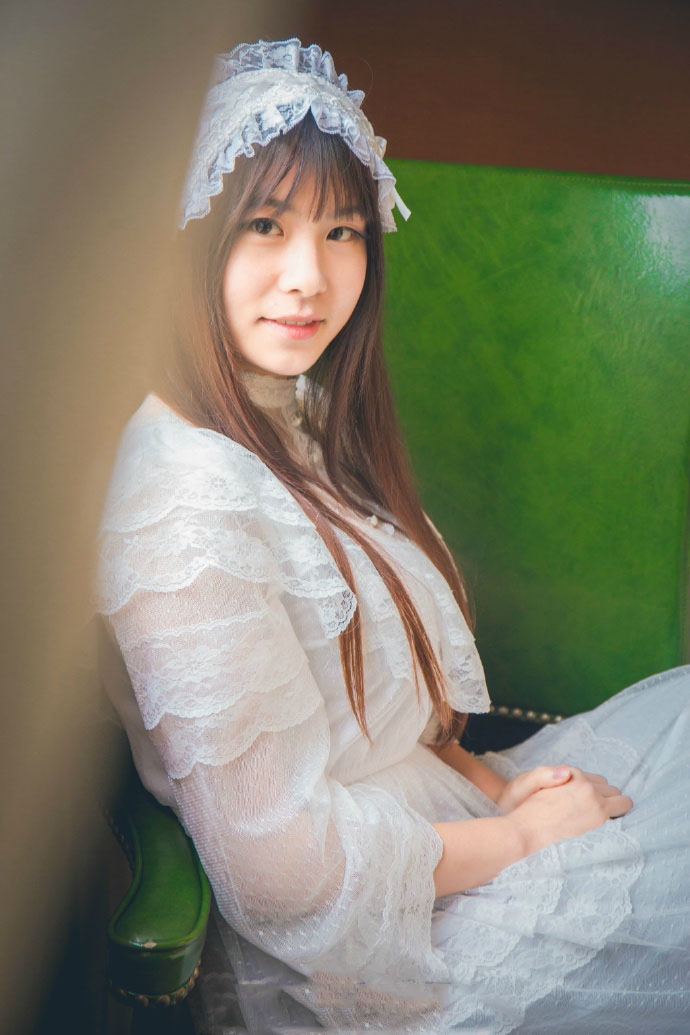 可爱少女的甜美微笑