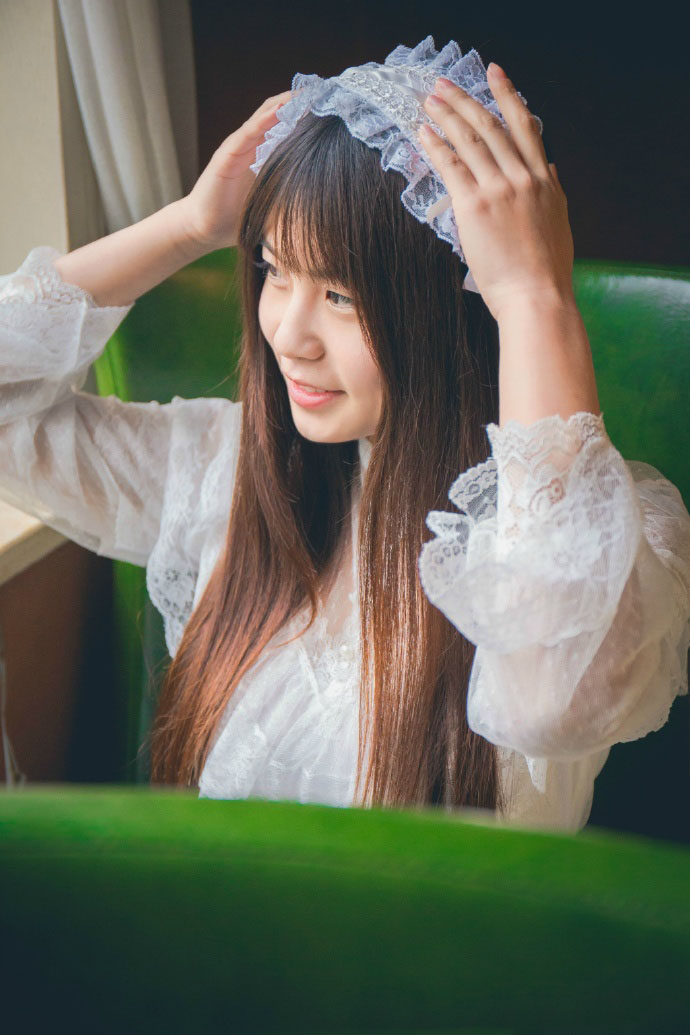 可爱少女的甜美微笑