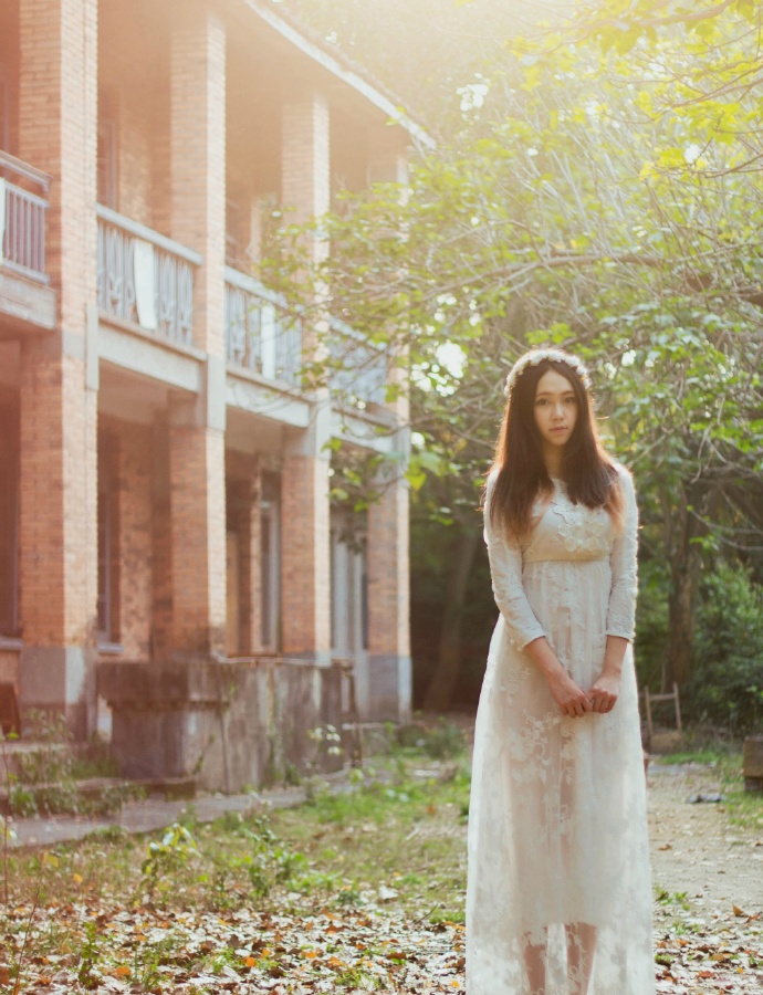 花环少女的甜美写真