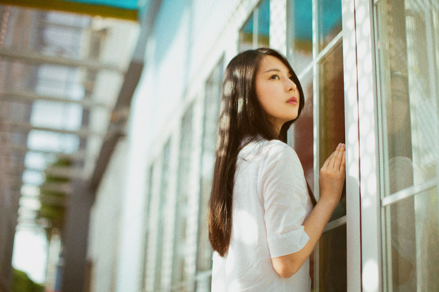 八月咖啡馆的纯美少女