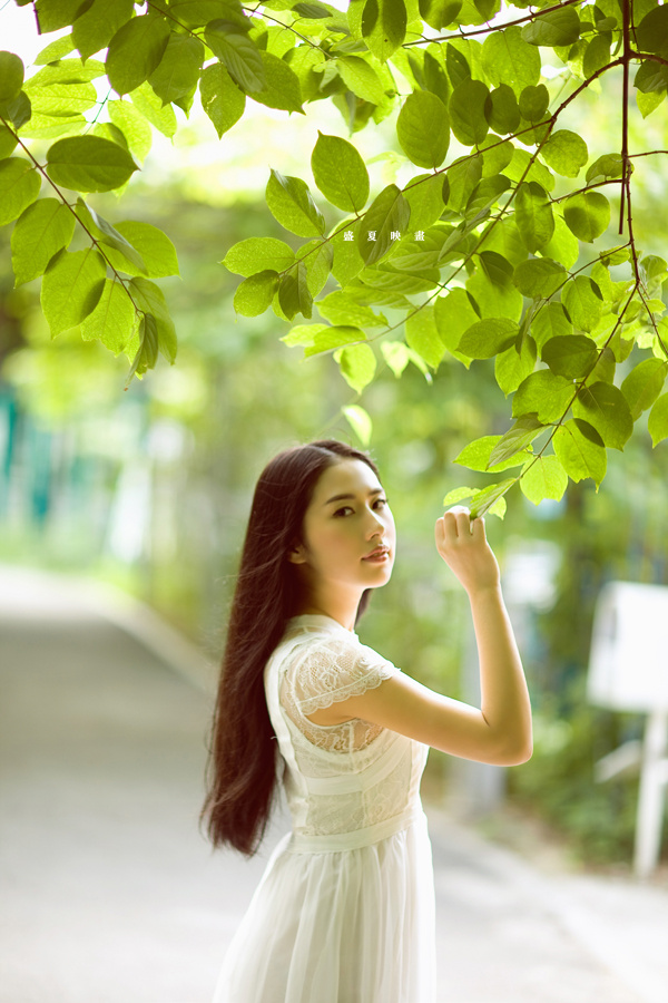 清纯少女的休闲夏日