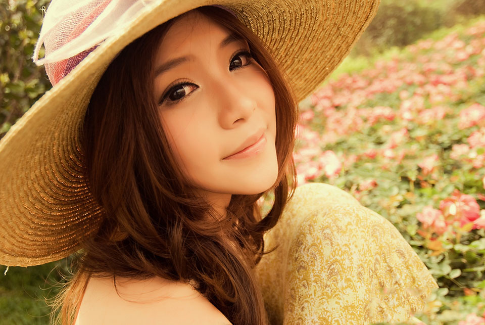 你的微笑如花儿般甜美