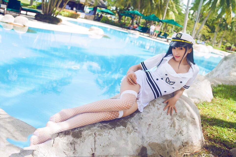 美胸诱惑的美女警花