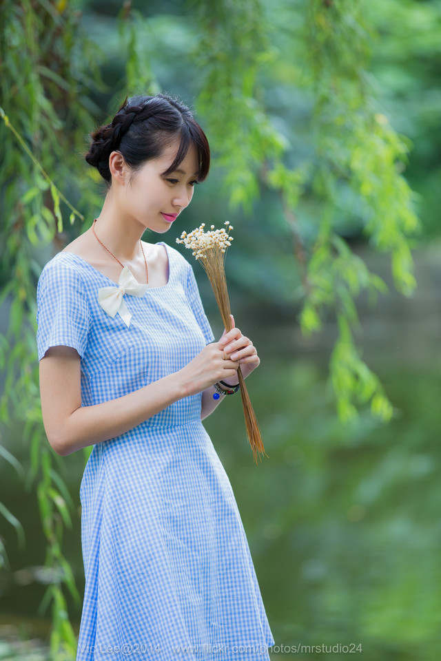 清纯美女郊外唯美写真