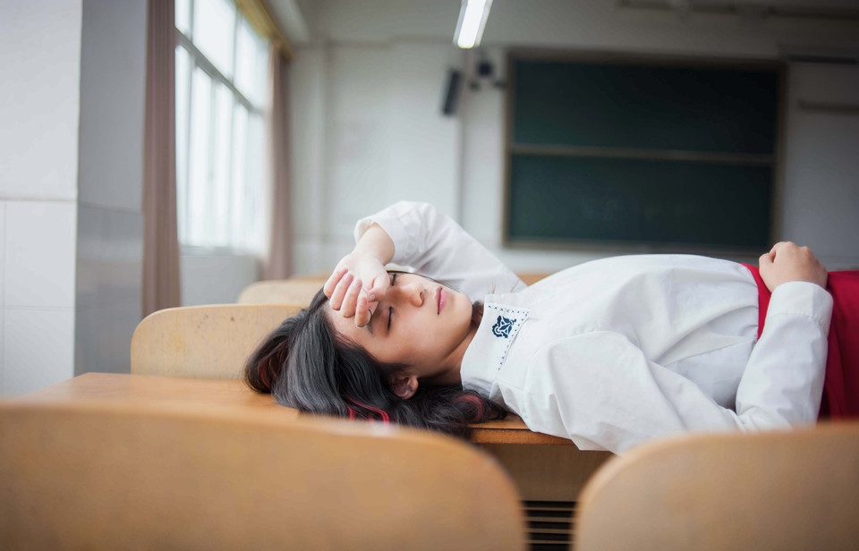 清纯美女图书馆的岁月写真