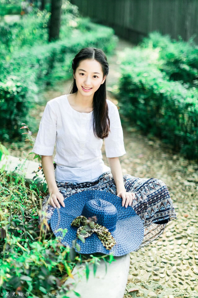 轻轻拨动琴弦舞动青春的舞步