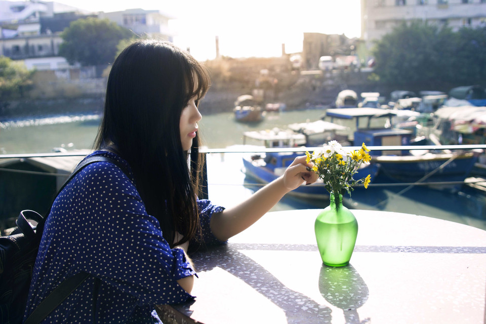 清纯美女蓝色波点高清写真