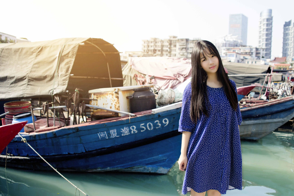 清纯美女蓝色波点高清写真