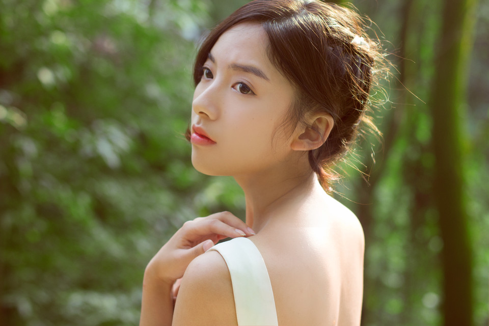 清纯美女唯美森林高清写真