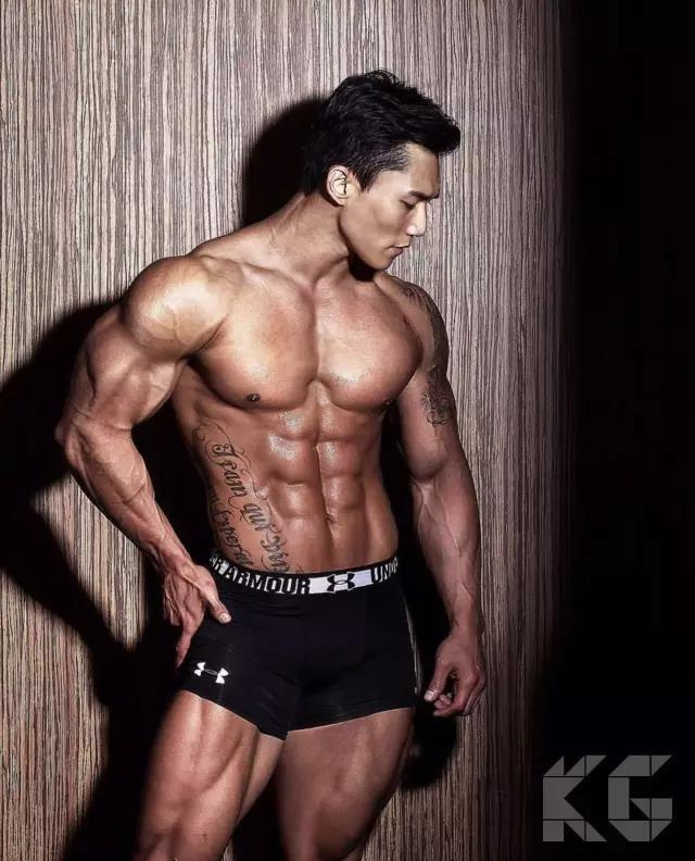 韩国肌肉帅哥Ryu JaeHeon性感写真图片