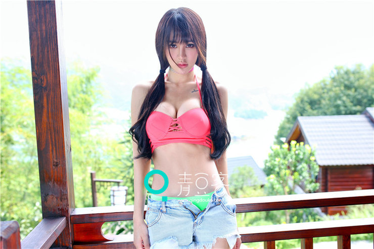 写真女神Cheryl青树傲人胸部热辣身材丰满的胸部女人写真壁纸