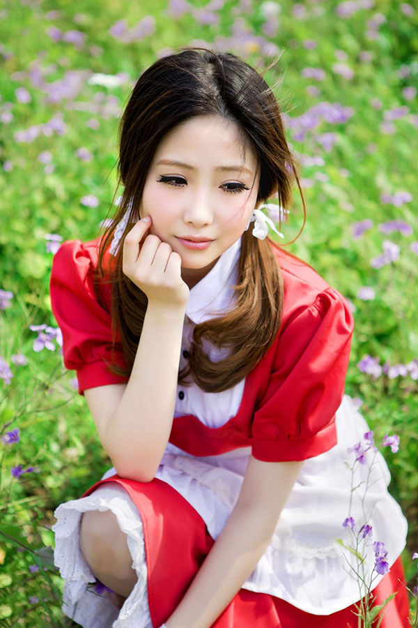田园里可爱少女女仆装写真