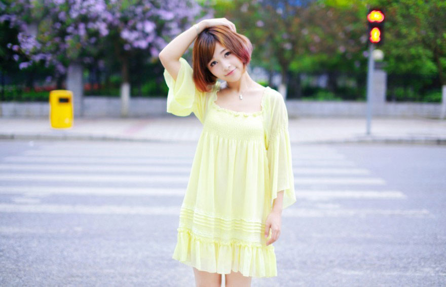 短发纯情开心小妞