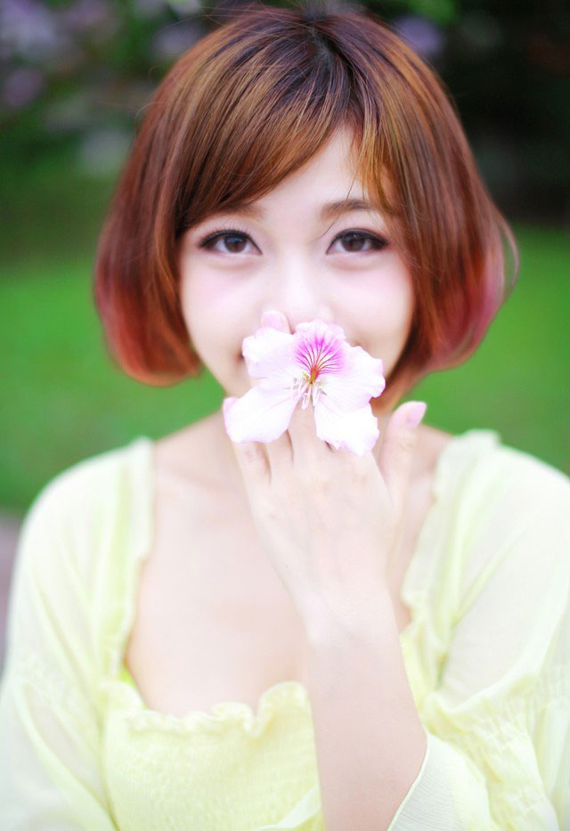 短发纯情开心小妞