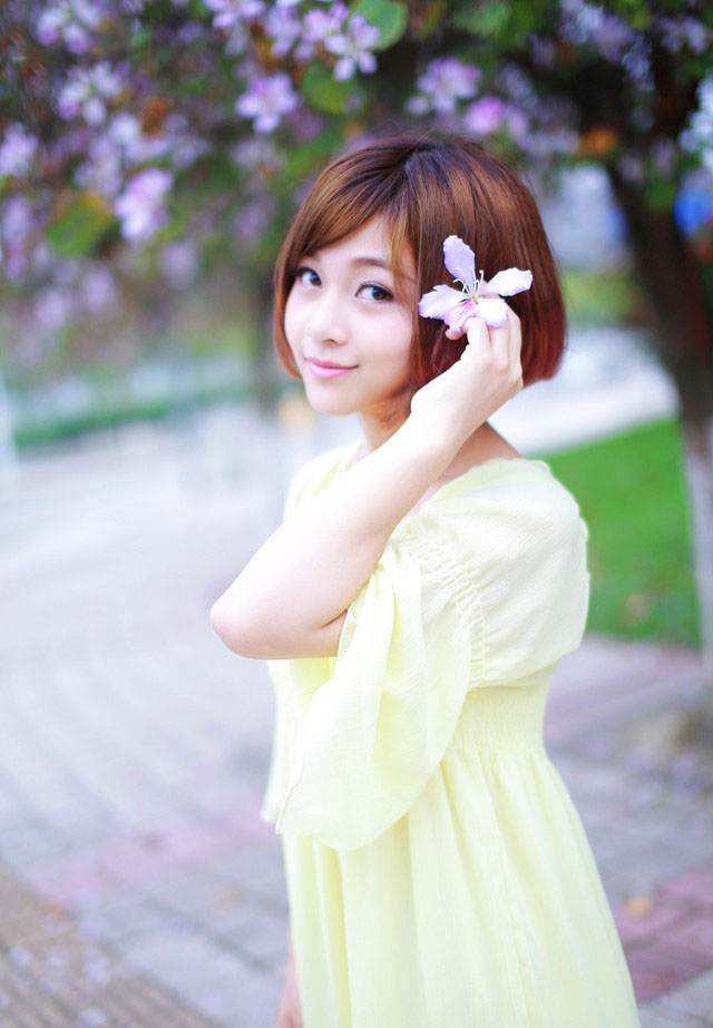短发纯情开心小妞