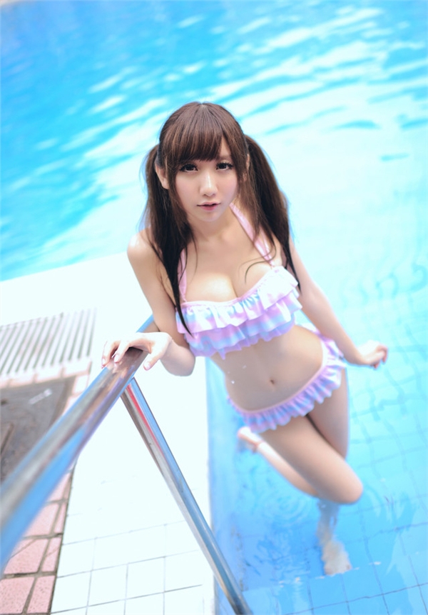 日本少女丰满泳装写真