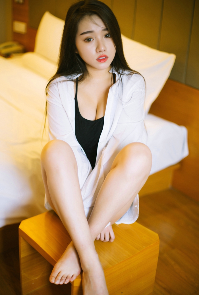2015最美艺考生杨柳之写真露酥胸