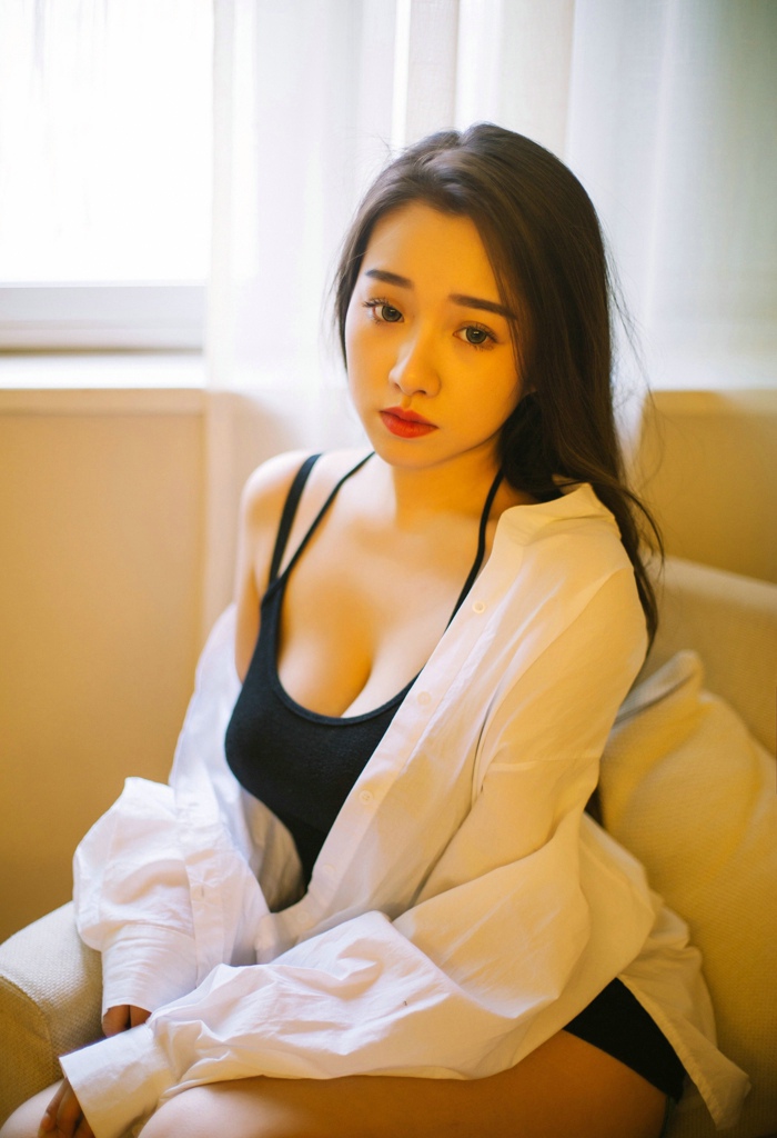 2015最美艺考生杨柳之写真露酥胸
