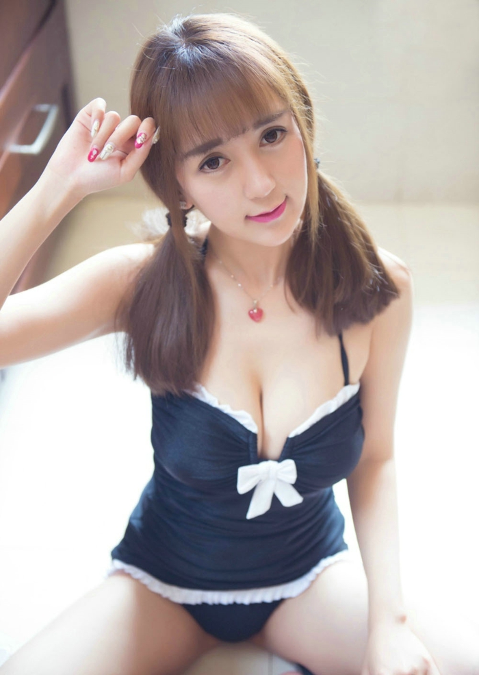 北交大法学系萌妹潘玮清凉爆乳写真