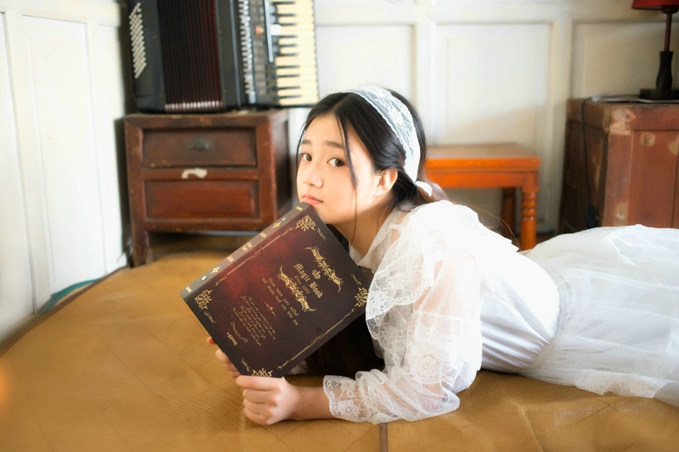 幽静童话女孩美琪
