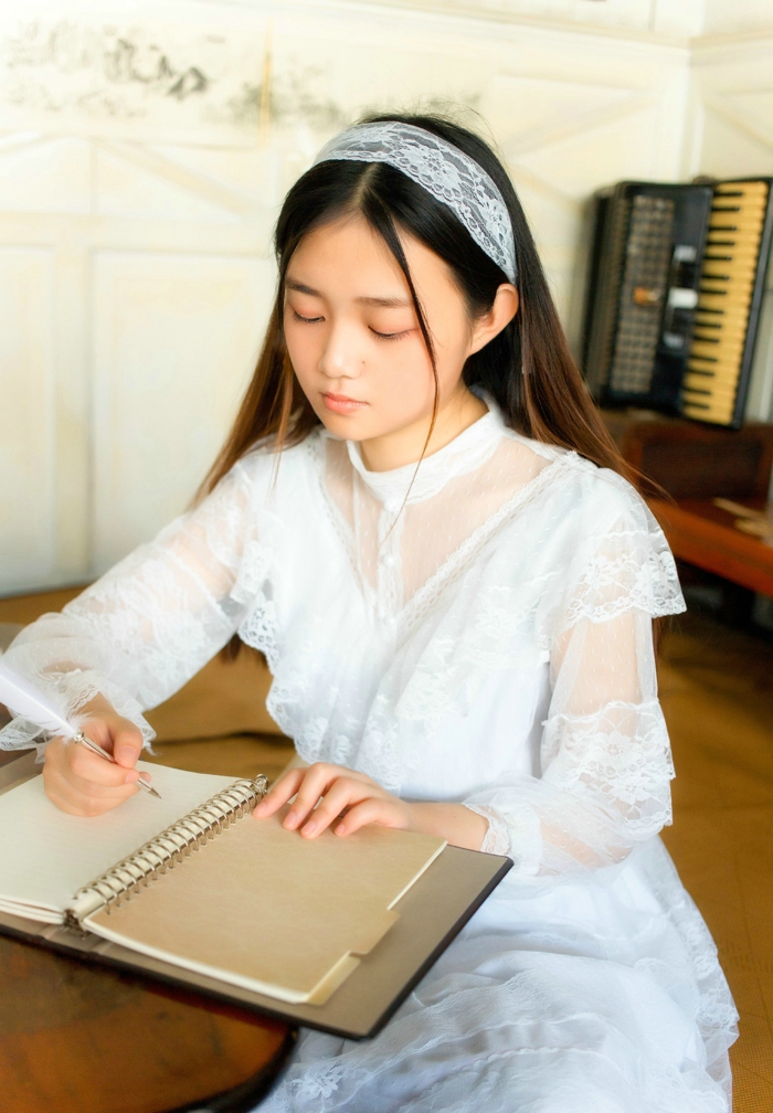 幽静童话女孩美琪