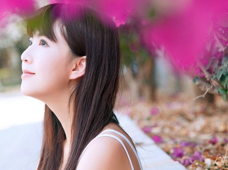 花墙天使美如画的少女