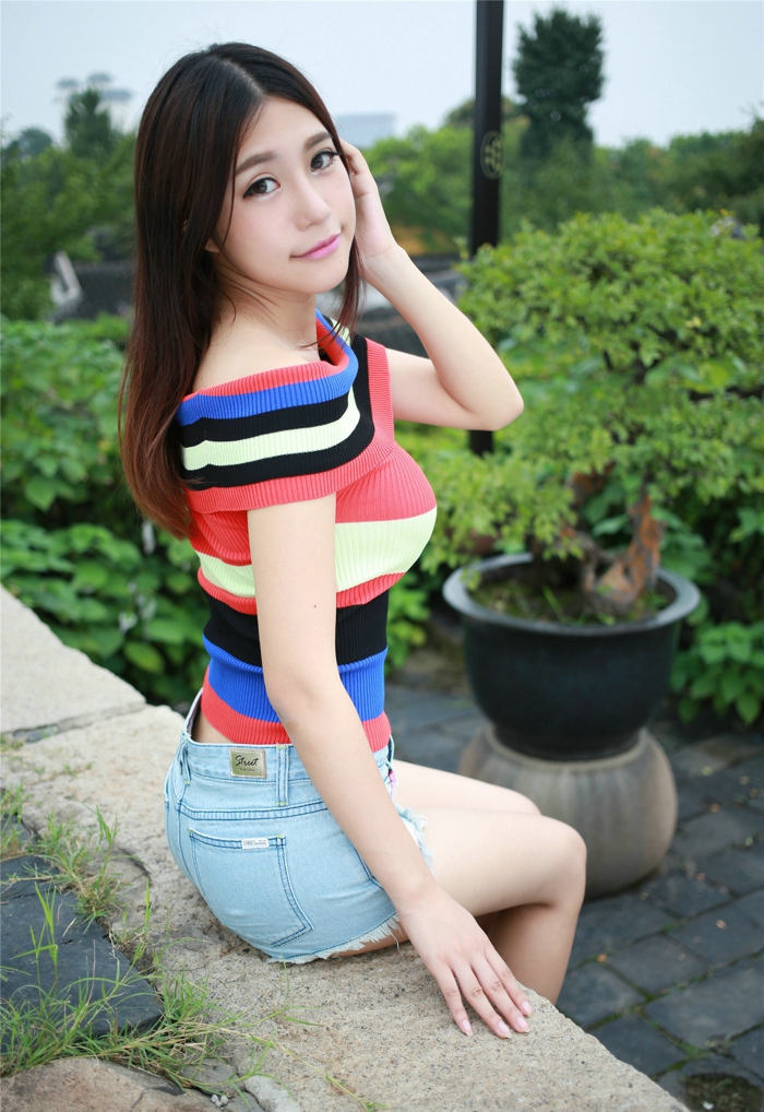 中分美女温婉可人