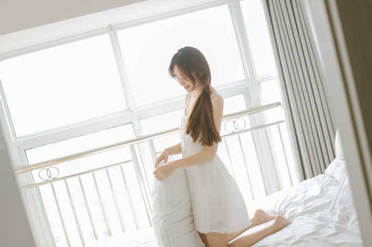 静怡少女温婉可人甜美一笑